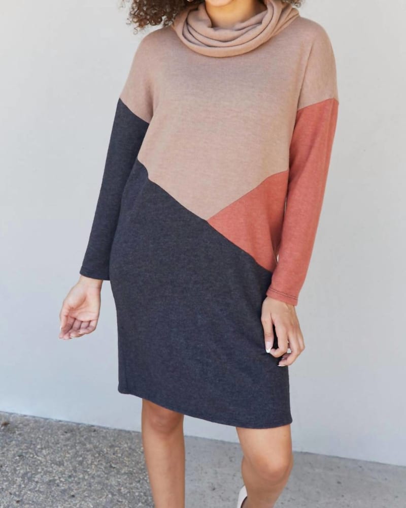 Front of a model wearing a size 3XL Diagonal Color Block Mini Dress in Multi in Multi by CY Fashion. | dia_product_style_image_id:338759